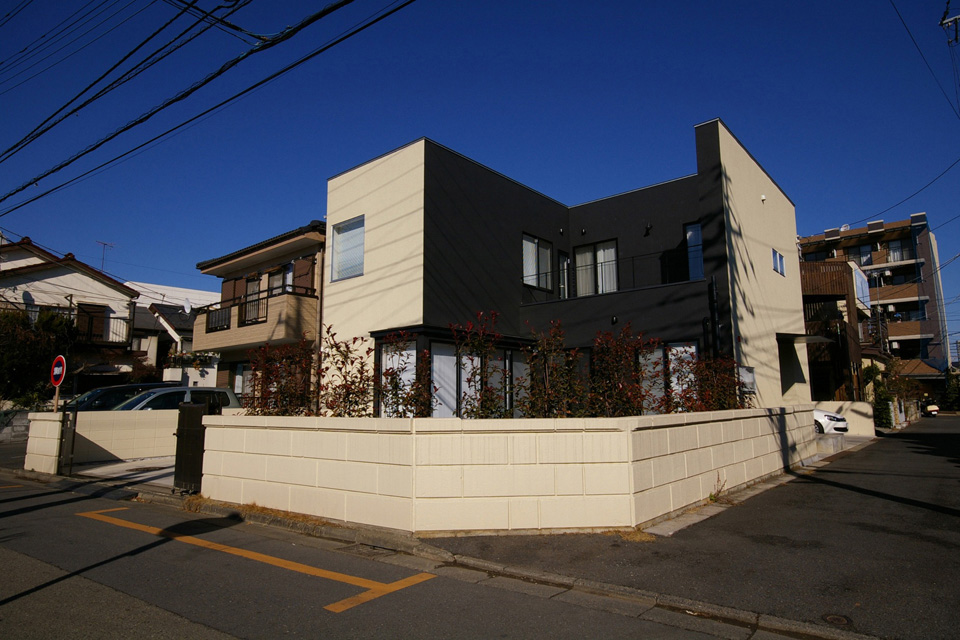 J House / J邸